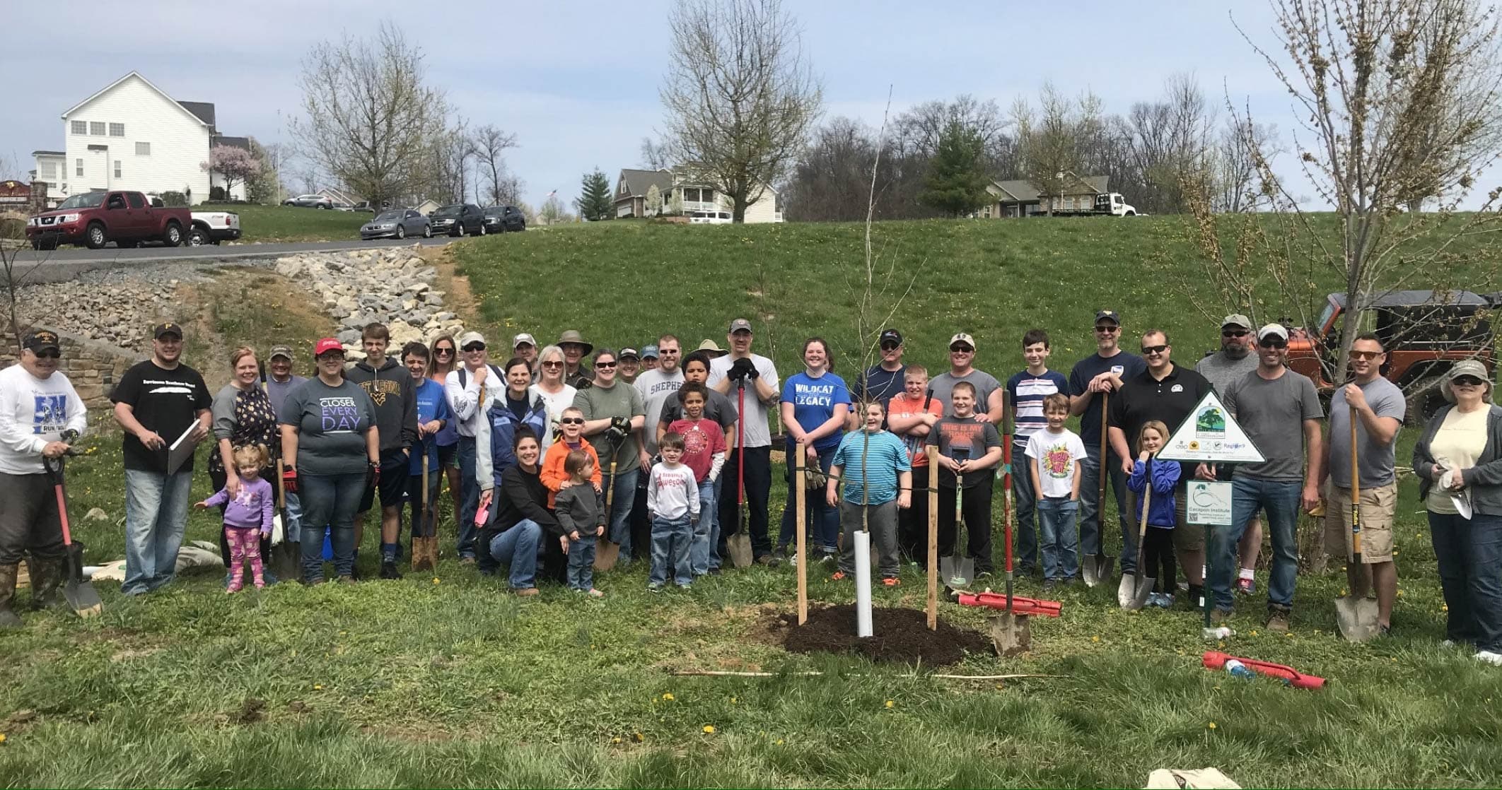 Apple Knolls HOA lives up to its namesake by planting trees!